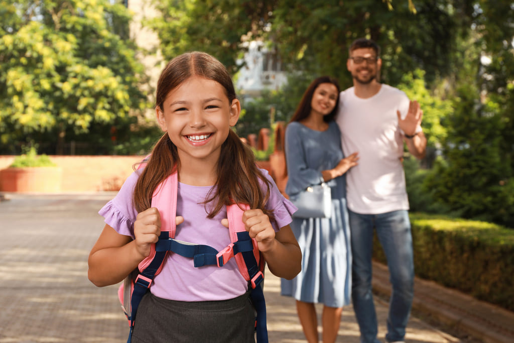 Genitori sereni con i figli in vacanza